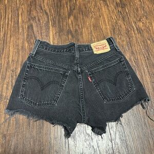 OFFERS WELCOME! Levi's 501 Women's Black Denim Shorts Sz 24: EUC